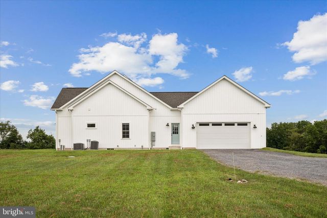 886 MIDDLE FORK RD, Cross Junction, VA 22625