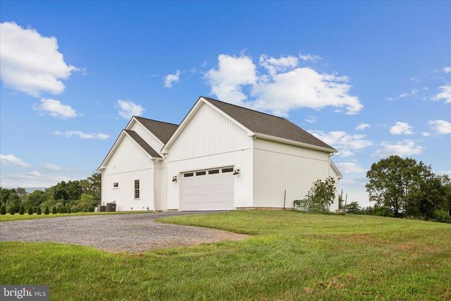 886 MIDDLE FORK RD, Cross Junction, VA 22625