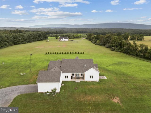 886 MIDDLE FORK RD, Cross Junction, VA 22625
