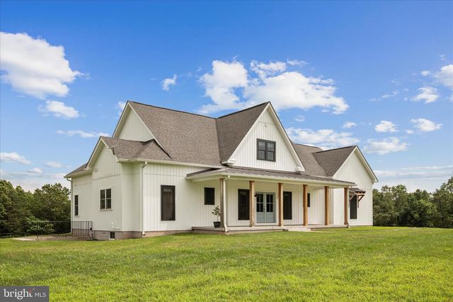 886 MIDDLE FORK RD, Cross Junction, VA 22625