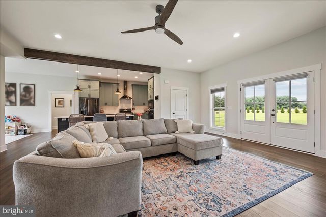 886 MIDDLE FORK RD, Cross Junction, VA 22625