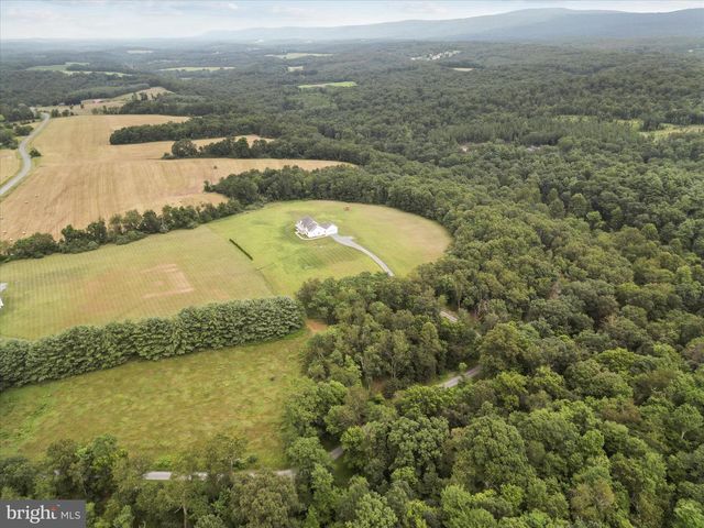 886 MIDDLE FORK RD, Cross Junction, VA 22625