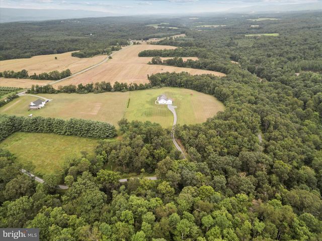 886 MIDDLE FORK RD, Cross Junction, VA 22625