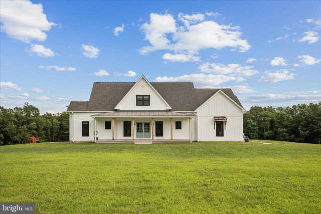 886 MIDDLE FORK RD, Cross Junction, VA 22625