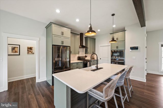 886 MIDDLE FORK RD, Cross Junction, VA 22625