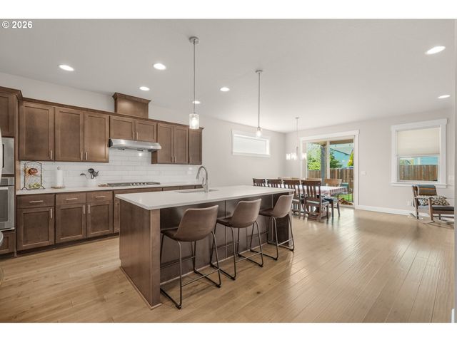 1079 Vista Oaks Dr, Forest Grove, OR 97116