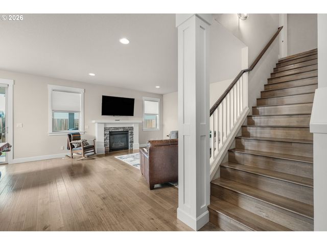 1079 Vista Oaks Dr, Forest Grove, OR 97116