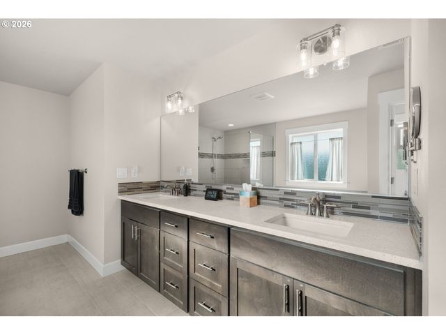 1079 Vista Oaks Dr, Forest Grove, OR 97116
