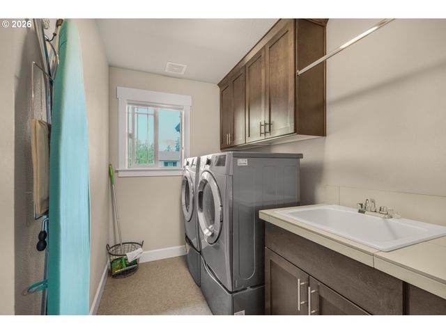 1079 Vista Oaks Dr, Forest Grove, OR 97116