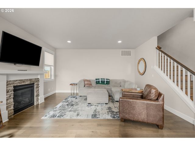1079 Vista Oaks Dr, Forest Grove, OR 97116