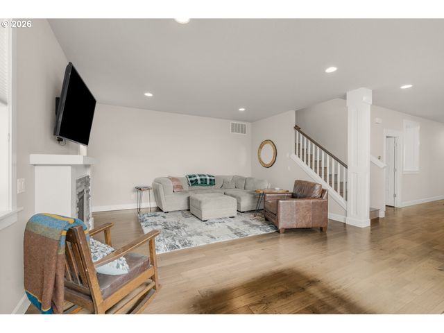 1079 Vista Oaks Dr, Forest Grove, OR 97116