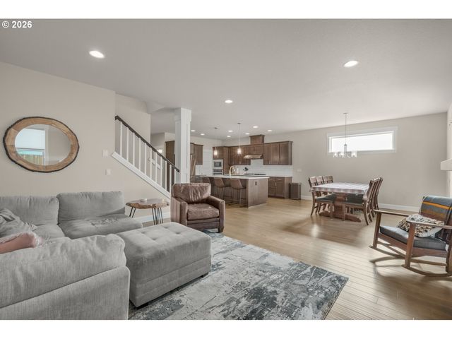 1079 Vista Oaks Dr, Forest Grove, OR 97116