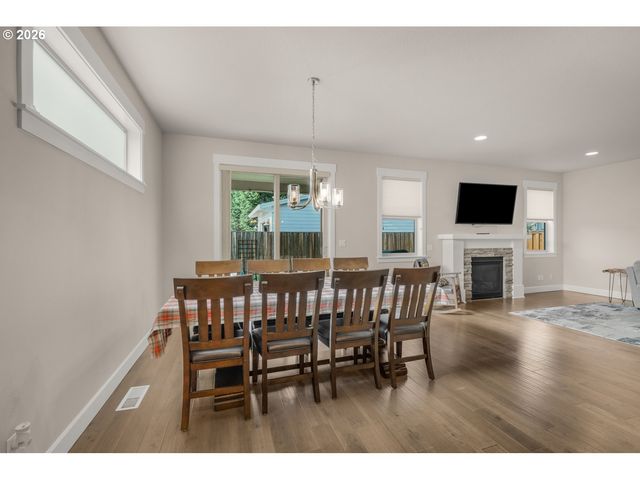 1079 Vista Oaks Dr, Forest Grove, OR 97116