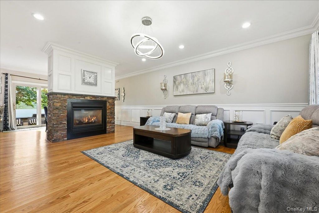 136 Oak Street, Deer Park, NY 11729 — photo 3