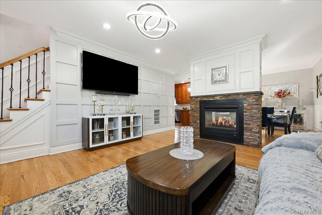 136 Oak Street, Deer Park, NY 11729 — photo 4