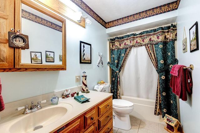 665 Highland Hills Drive, Howard, OH 43028