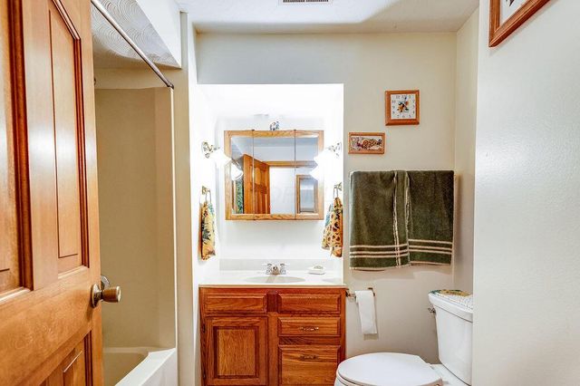 665 Highland Hills Drive, Howard, OH 43028