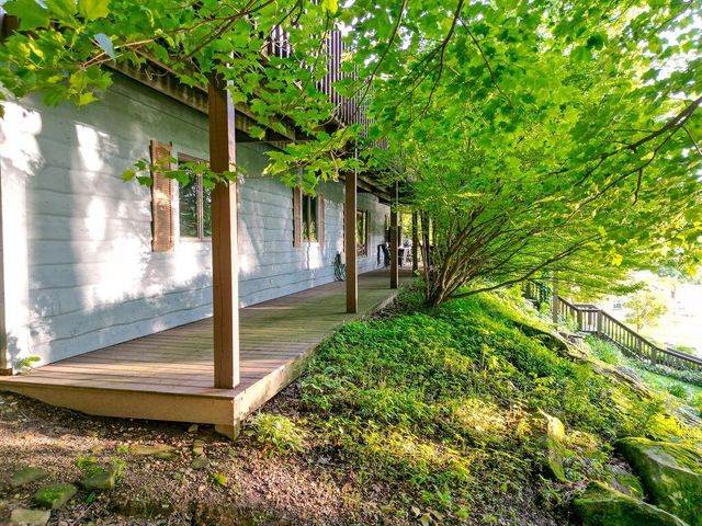 665 Highland Hills Drive, Howard, OH 43028