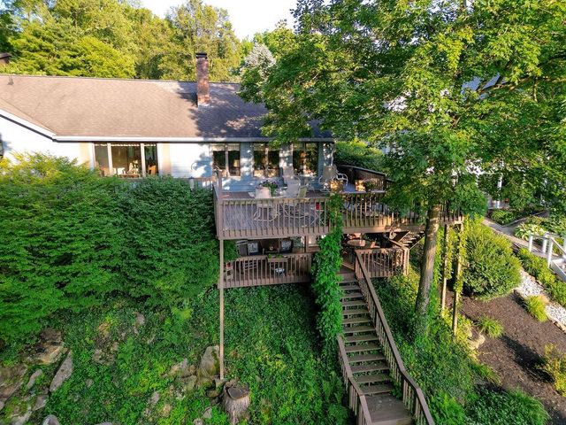 665 Highland Hills Drive, Howard, OH 43028