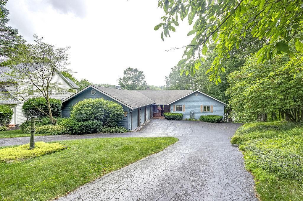 665 Highland Hills Drive, Howard, OH 43028