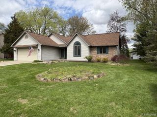 9038 Twin Oaks Court, Flushing Charter Township, MI 48433