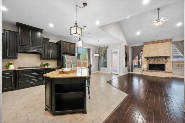 4517 Sunflower Drive, Mansfield, TX 76063