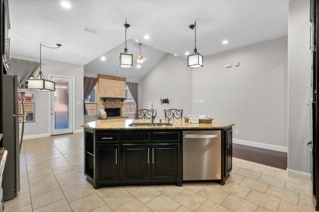 4517 Sunflower Drive, Mansfield, TX 76063