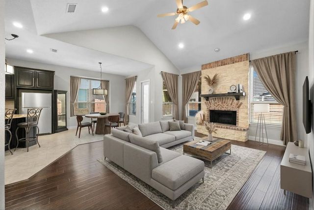 4517 Sunflower Drive, Mansfield, TX 76063