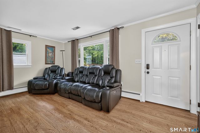10 Ancient Highway, East Lyme, CT 06333