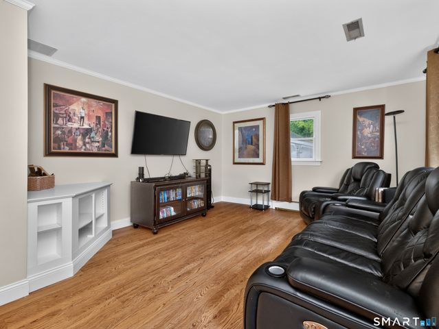 10 Ancient Highway, East Lyme, CT 06333