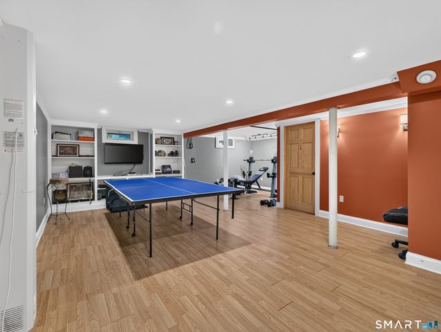 10 Ancient Highway, East Lyme, CT 06333