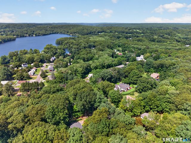 10 Ancient Highway, East Lyme, CT 06333