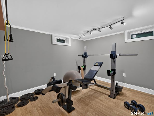 10 Ancient Highway, East Lyme, CT 06333