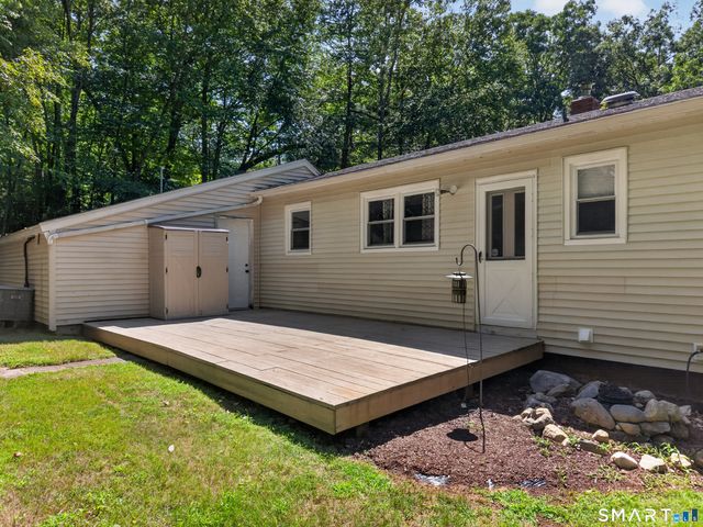 10 Ancient Highway, East Lyme, CT 06333
