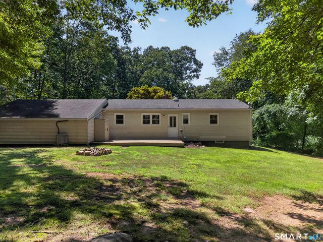 10 Ancient Highway, East Lyme, CT 06333