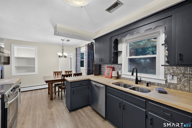 10 Ancient Highway, East Lyme, CT 06333