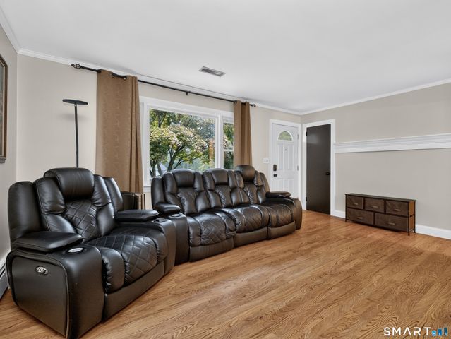 10 Ancient Highway, East Lyme, CT 06333