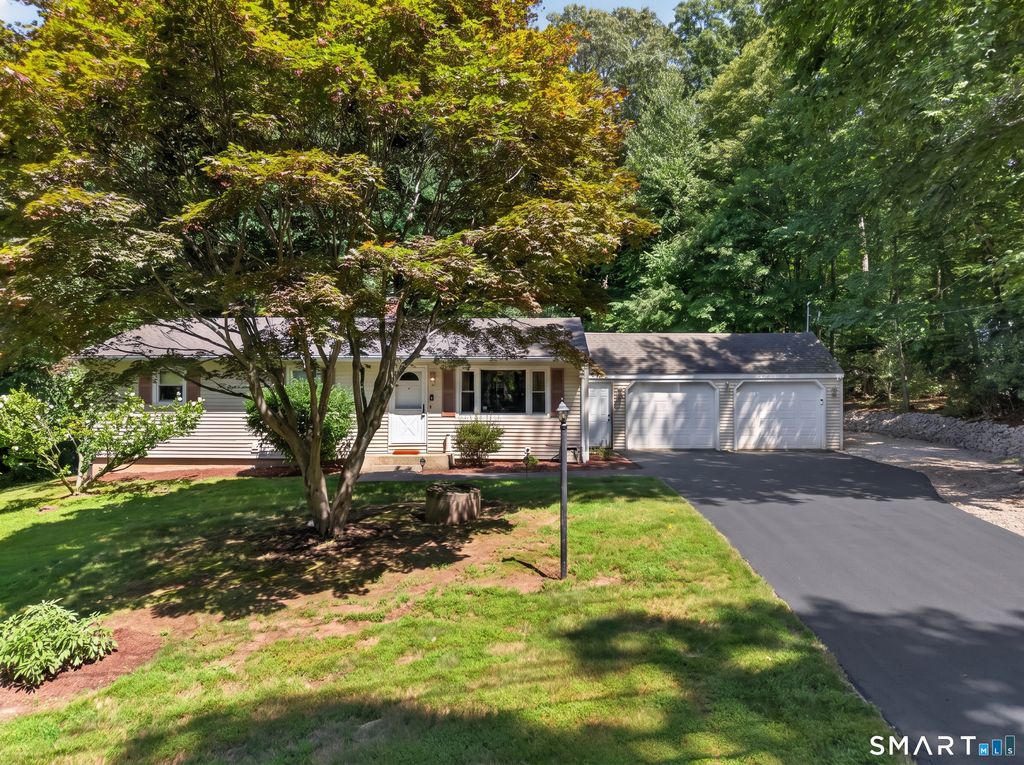 10 Ancient Highway, East Lyme, CT 06333