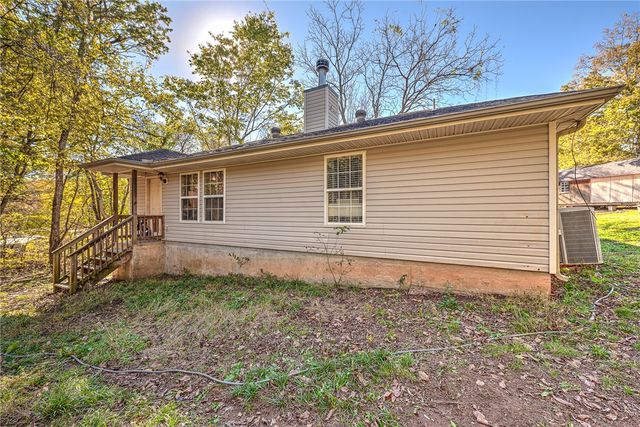 106 Hillside Drive, Huntsville, AR 72740