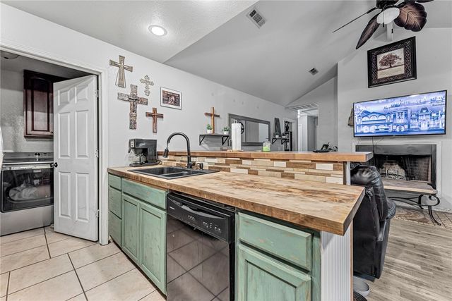 106 Hillside Drive, Huntsville, AR 72740