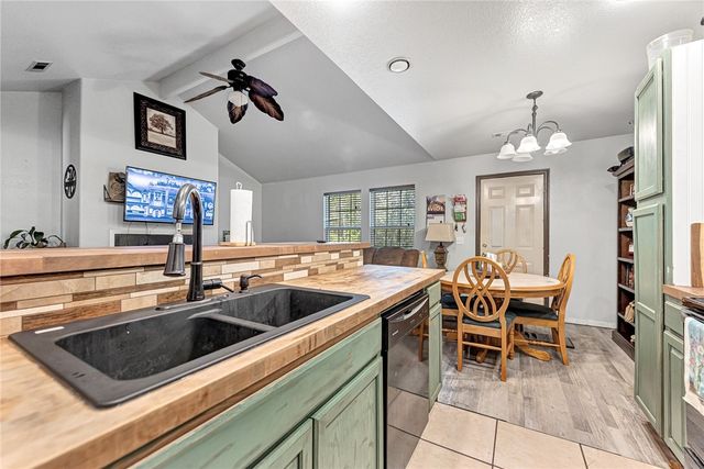 106 Hillside Drive, Huntsville, AR 72740