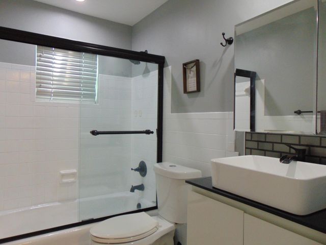 6854 NW 3RD Street, Margate, FL 33063