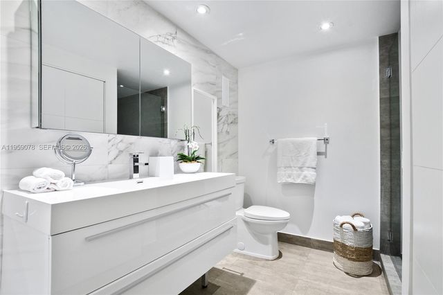 20281 E Country Club Dr 808, Aventura, FL 33180