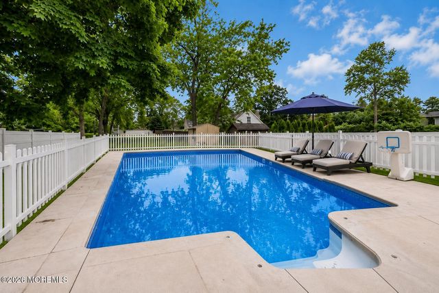 370 W Park Avenue, Oakhurst, NJ 07755