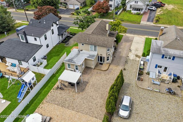 370 W Park Avenue, Oakhurst, NJ 07755