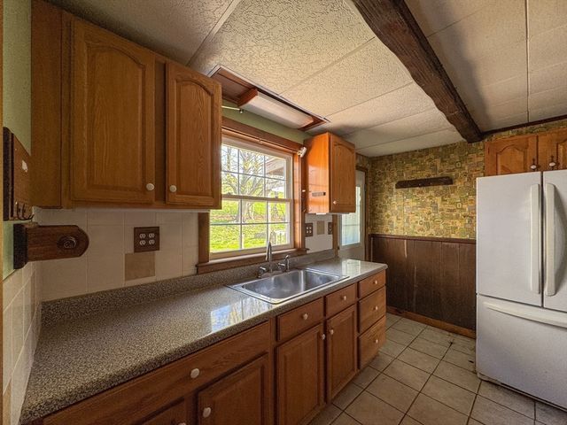 8 Tucker Ave, Tiverton, RI 02878