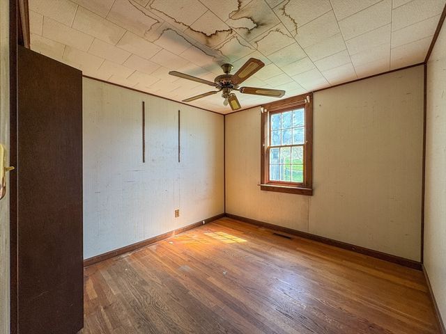 8 Tucker Ave, Tiverton, RI 02878