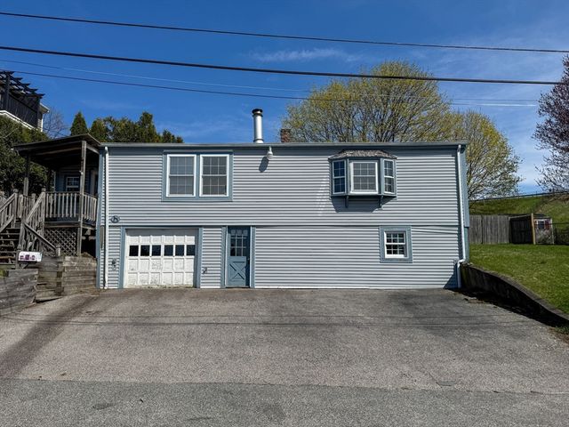 8 Tucker Ave, Tiverton, RI 02878