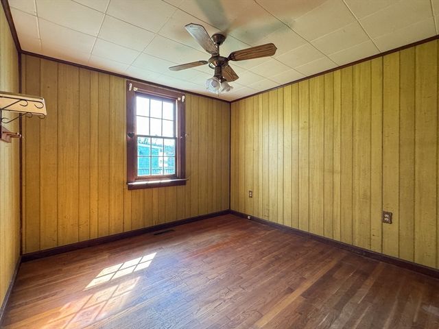 8 Tucker Ave, Tiverton, RI 02878