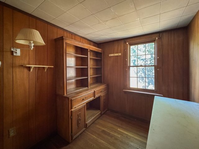 8 Tucker Ave, Tiverton, RI 02878